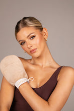 Load image into Gallery viewer, Vani-T Bronzing Mitt Self Tan Applicator 1 PK
