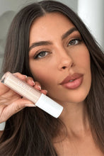 Load image into Gallery viewer, Vani-T Instant Blur HD Concealer Shade- C21
